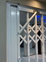 Πτυσσόμενα κάγκελα ασφάλειας με διπλές λάμες χάλυβα Τύπος 90 - Image 5